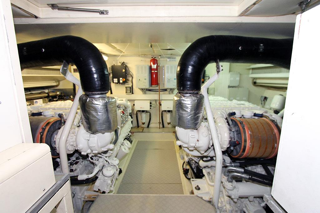 2005 FERRETTI YACHTS 731 